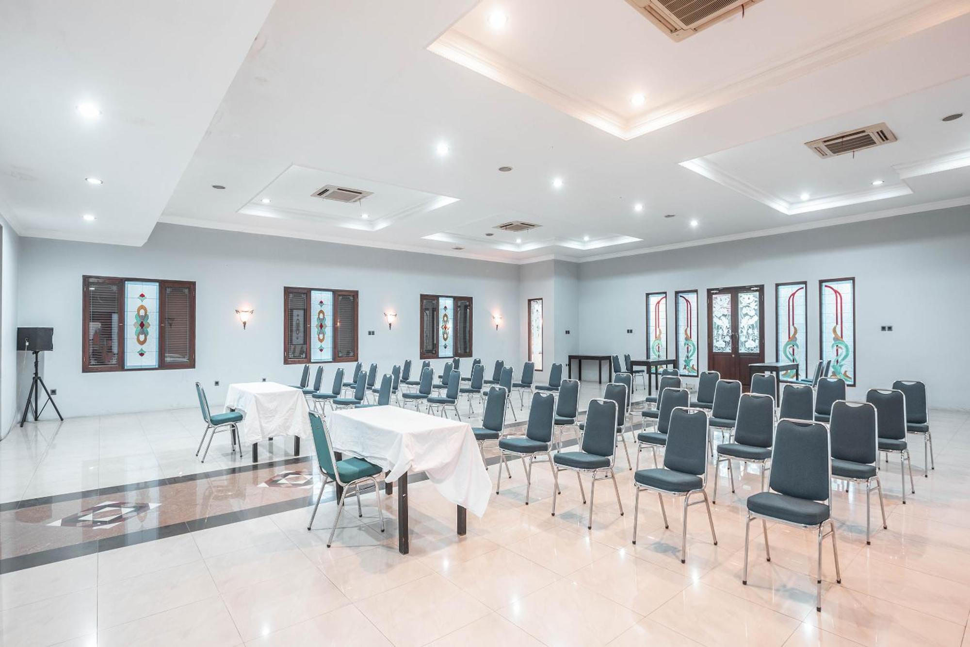 Super Oyo 686 Bunga Karang Hotel Bekasi Exteriér fotografie