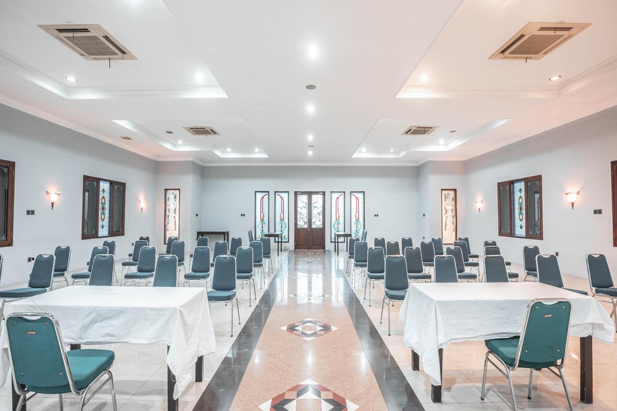 Super Oyo 686 Bunga Karang Hotel Bekasi Exteriér fotografie