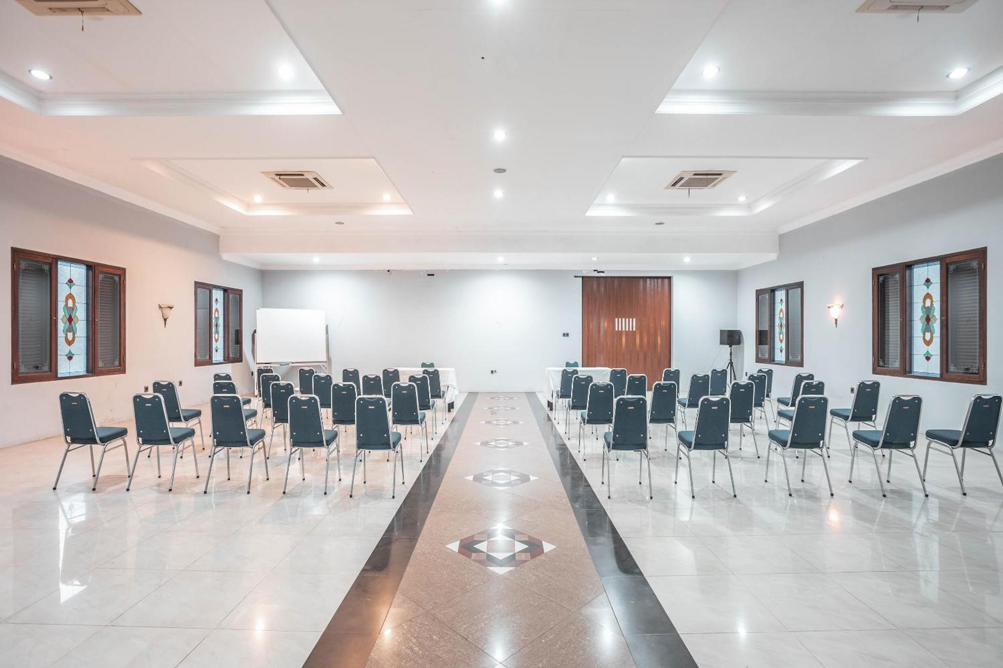 Super Oyo 686 Bunga Karang Hotel Bekasi Exteriér fotografie