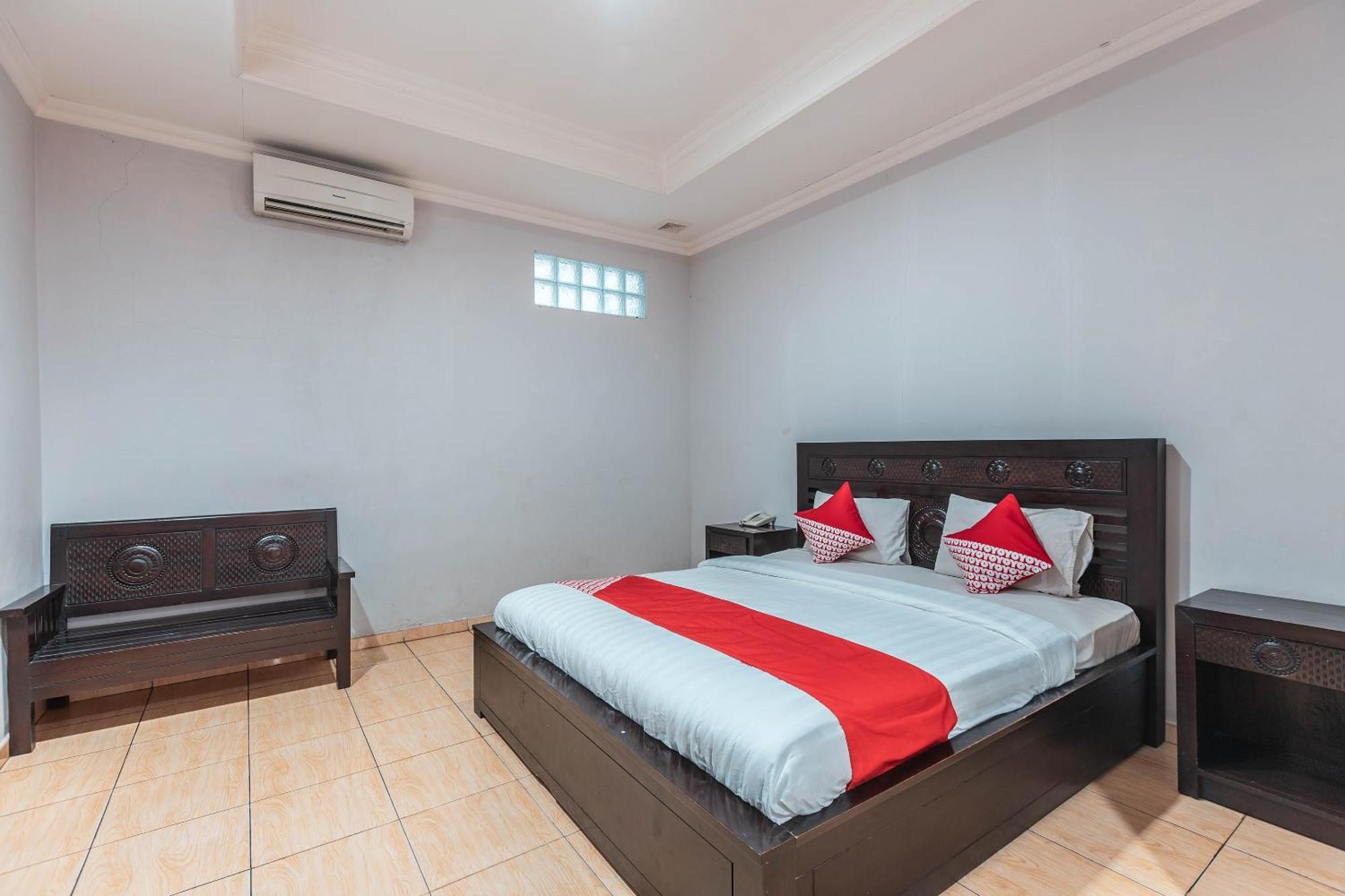 Super Oyo 686 Bunga Karang Hotel Bekasi Exteriér fotografie