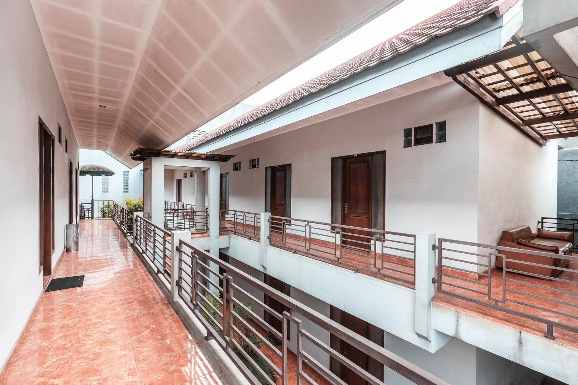 Super Oyo 686 Bunga Karang Hotel Bekasi Exteriér fotografie