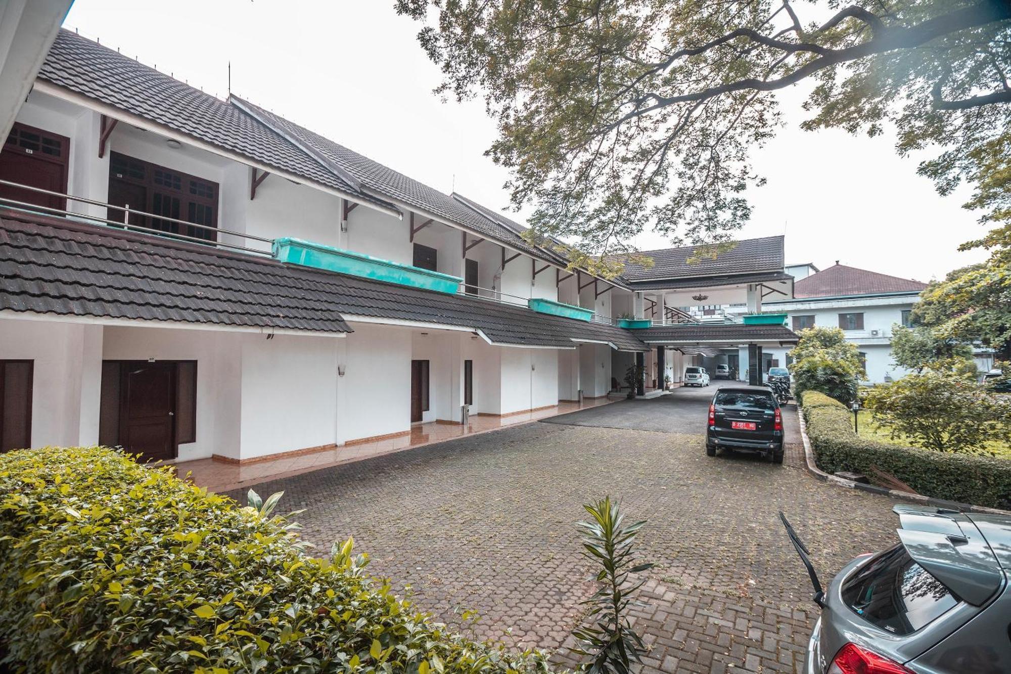 Super Oyo 686 Bunga Karang Hotel Bekasi Exteriér fotografie